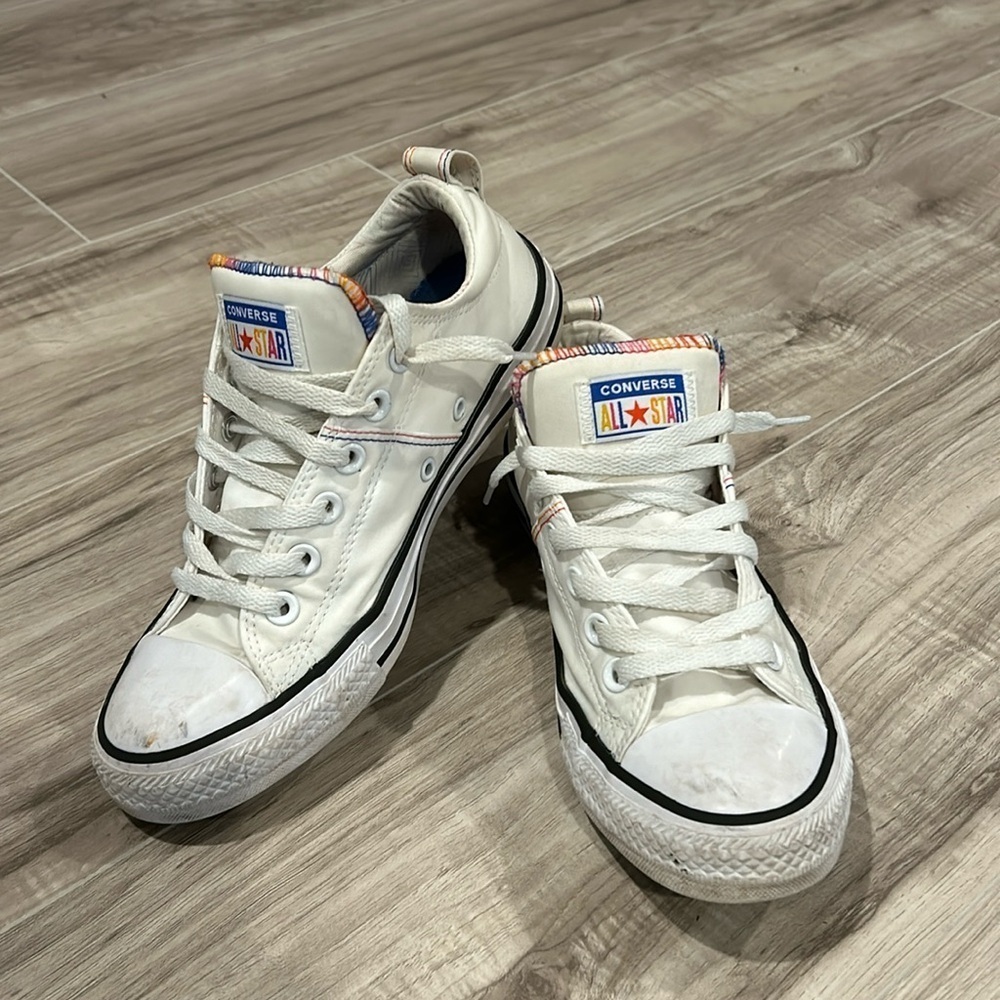 Converse size 6 Chuck Taylor’s with padded tongue